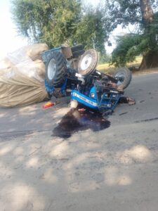 Tractor trolley filled with chaff overturned, seven injured, two referred