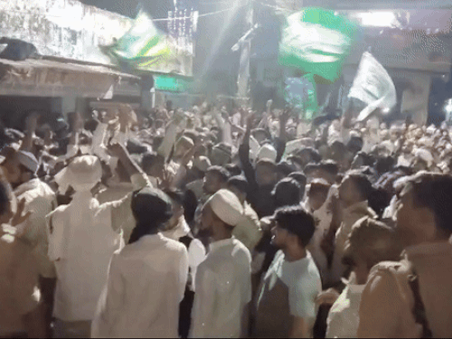 Tension over Mohammadi procession in Bareilly, police took out procession from new route बरेली में मोहम्मदी के जुलूस पर विवाद, दो समुदाय आमने-सामने, पुलिस ने स्थिति संभाली