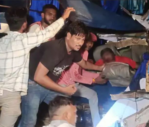 मध्यप्रदेश में भीषण बस हादसा 9 लोगों की मौत, 24 घायल
