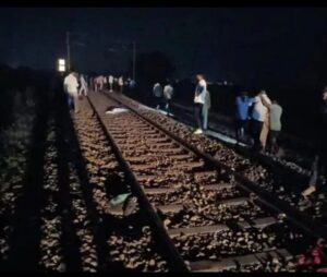 वाराणसी में बाघ एक्सप्रेस से कटकर मां-बेटे की मौत, पिता और बड़ा बेटा गंभीर रूप से घायल