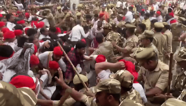 काशी के 481 साल पुराने भरत मिलाप मेले में लाठीचार्ज से बवाल, पुलिस पर उठे सवाल